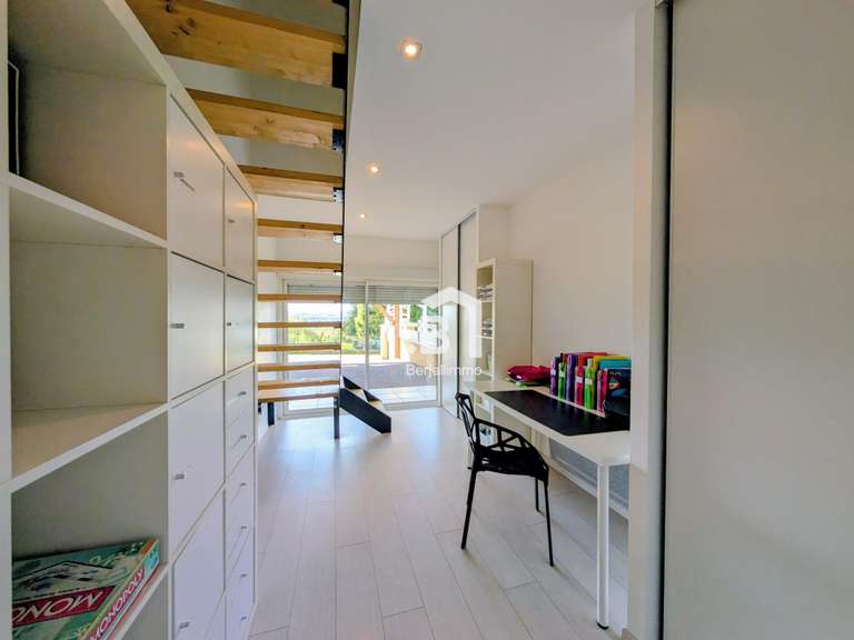 Maison Bourgoin-Jallieu - 4 chambres - 206m²