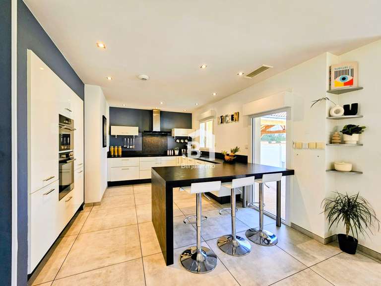 Maison Bourgoin-Jallieu - 4 chambres - 206m²