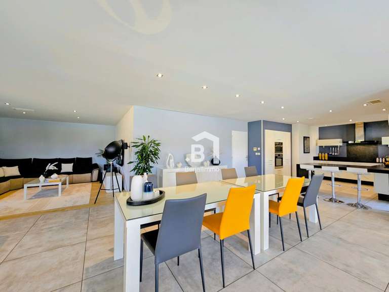 Maison Bourgoin-Jallieu - 4 chambres - 206m²