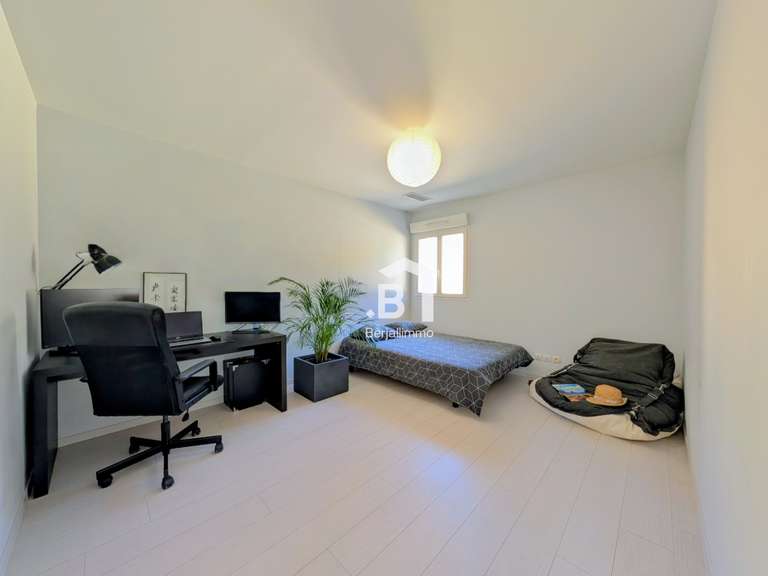 Maison Bourgoin-Jallieu - 4 chambres - 206m²