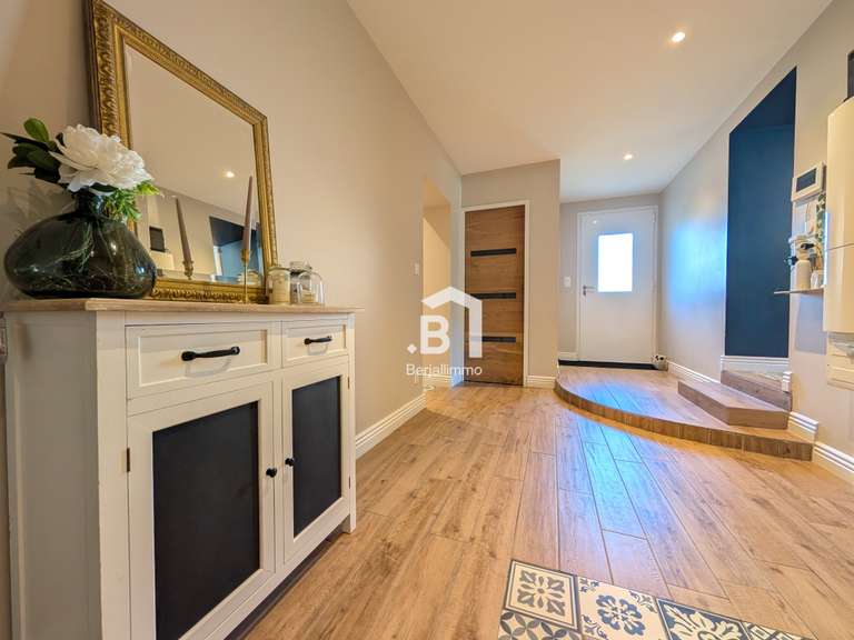 Maison Bourgoin-Jallieu - 6 chambres - 315m²