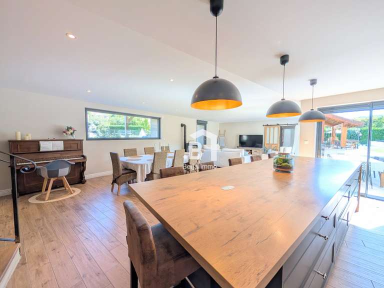 Maison Bourgoin-Jallieu - 6 chambres - 315m²