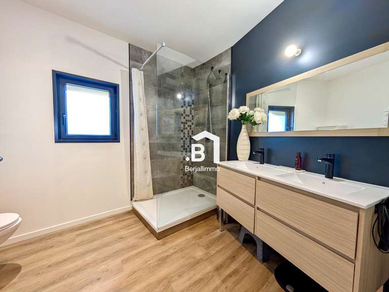 Maison Bourgoin-Jallieu - 6 chambres - 315m²