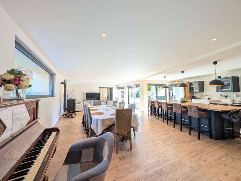 Maison Bourgoin-Jallieu - 6 chambres - 315m²