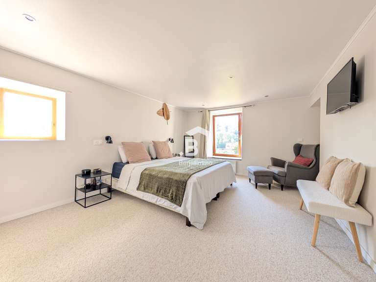 Maison Bourgoin-Jallieu - 6 chambres - 315m²
