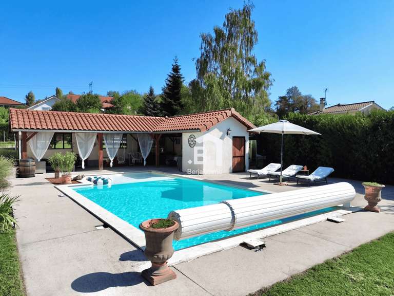 Maison Bourgoin-Jallieu - 6 chambres - 315m²