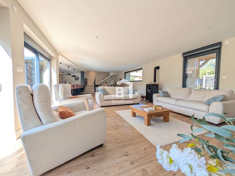 Maison Bourgoin-Jallieu - 6 chambres - 315m²