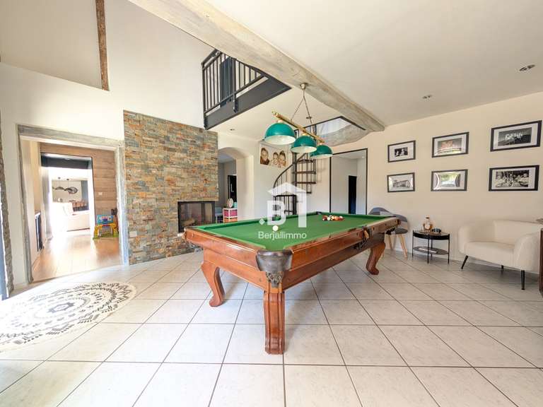 Maison Bourgoin-Jallieu - 6 chambres - 315m²
