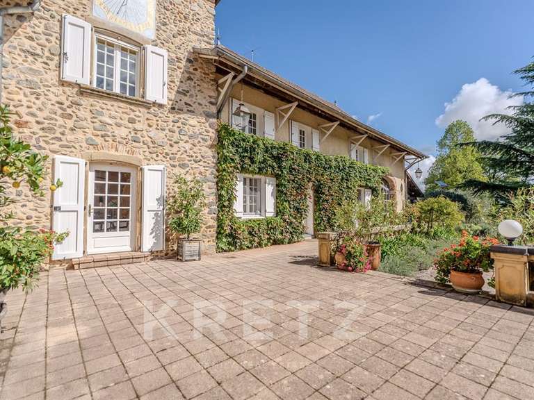 Propriété Bourgoin-Jallieu - 7 chambres - 470m²