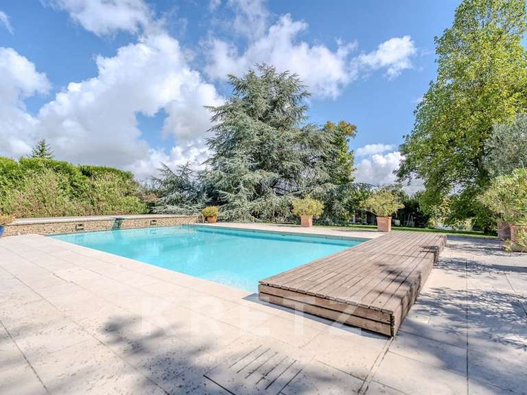 Propriété Bourgoin-Jallieu - 7 chambres - 470m²