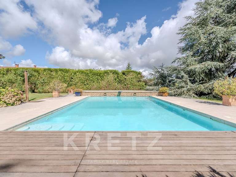 Propriété Bourgoin-Jallieu - 7 chambres - 470m²