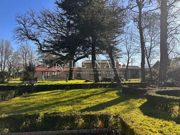 Château Bournezeau - 9 chambres - 600m²