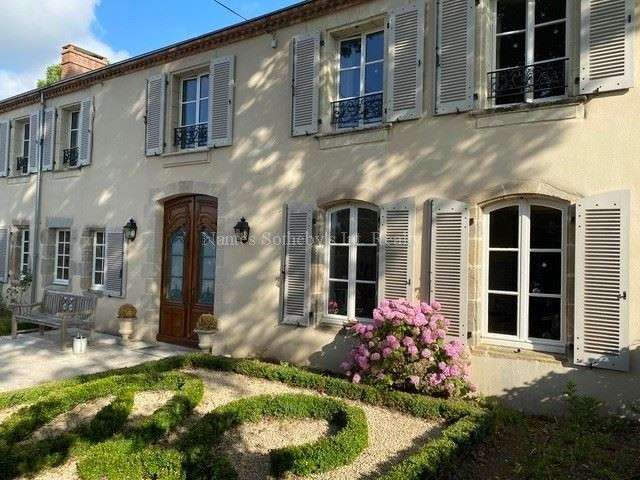 Maison Bressuire - 6 chambres - 380m²