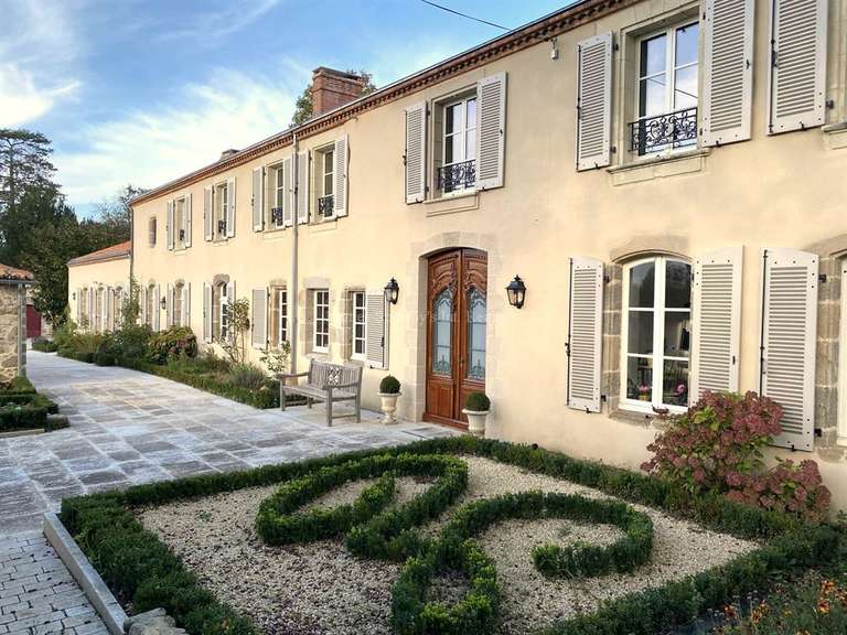 Maison Bressuire - 6 chambres - 380m²