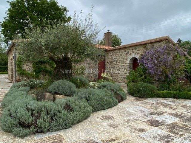 Maison Bressuire - 6 chambres - 380m²