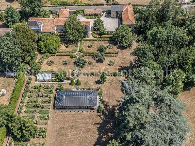 Maison Bressuire - 6 chambres - 380m²