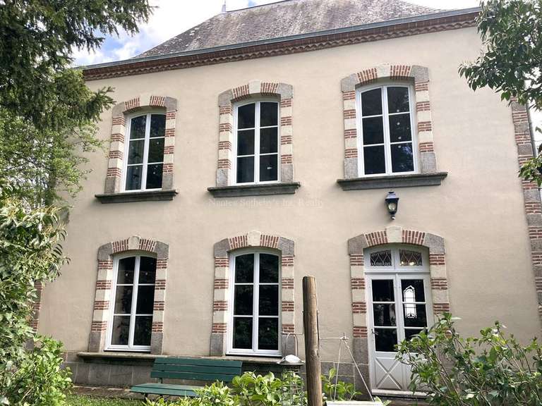 Maison Bressuire - 6 chambres - 380m²