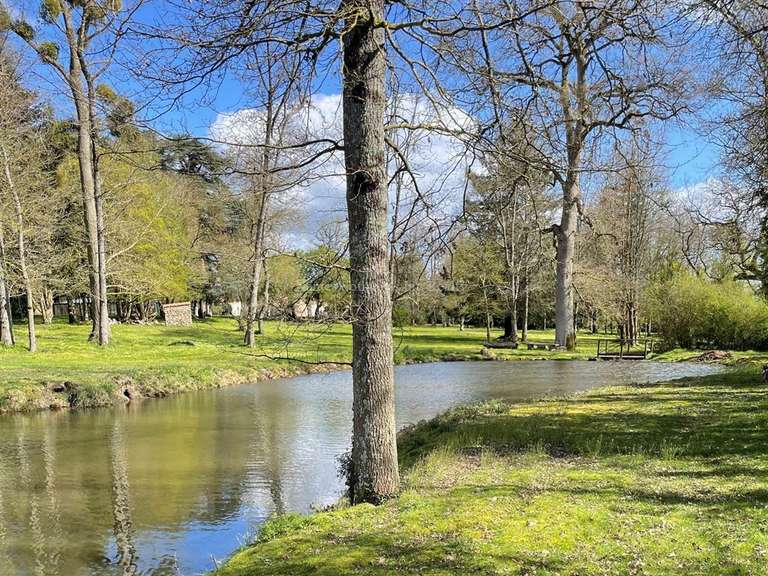 Maison Bressuire - 6 chambres - 380m²