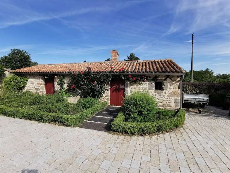 Maison Bressuire - 6 chambres - 380m²