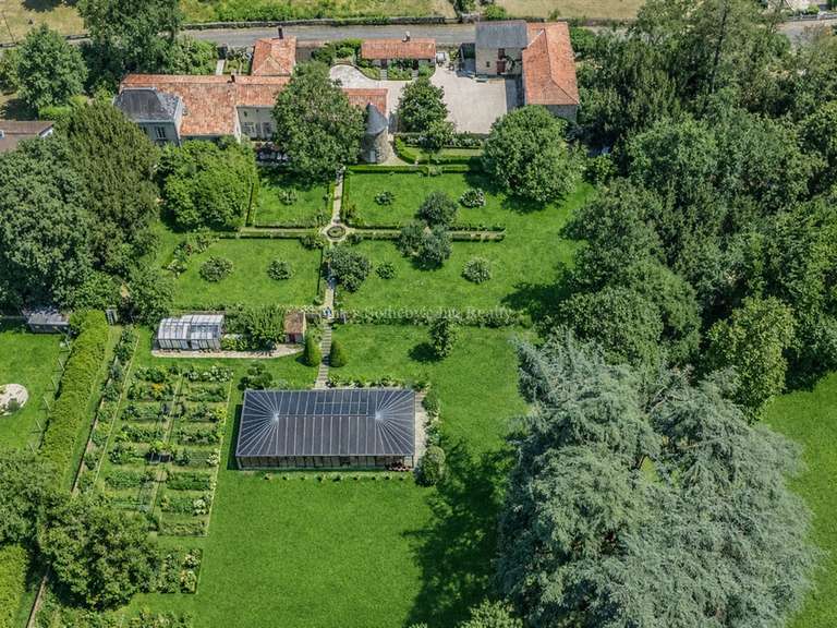 Maison Bressuire - 6 chambres - 380m²