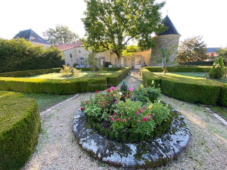 Maison Bressuire - 6 chambres - 380m²