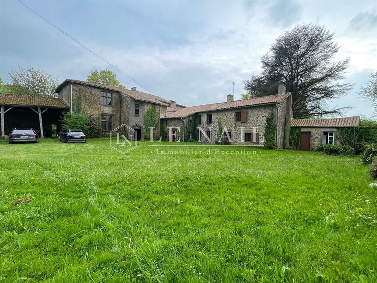 Propriété Bressuire - 12 chambres - 540m²