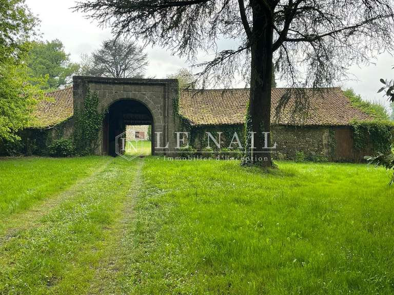 Propriété Bressuire - 12 chambres - 540m²