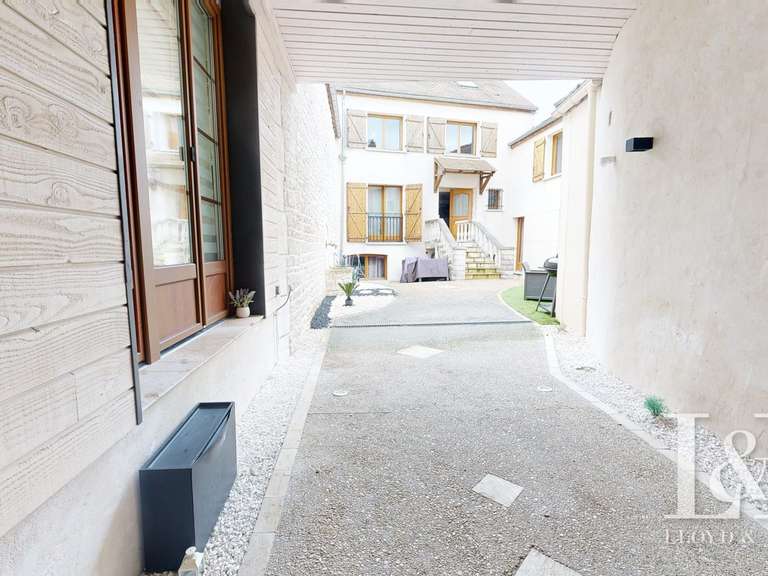 House Breuil-Bois-Robert - 10 bedrooms - 345m²