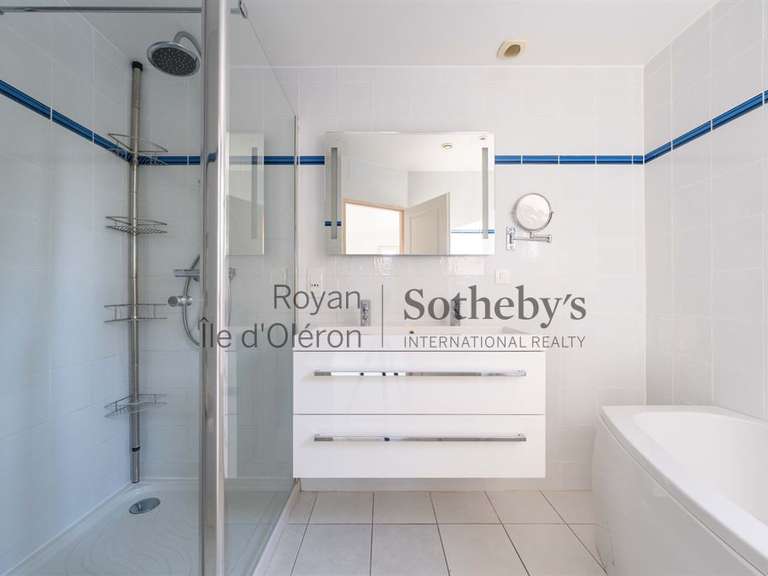 Maison Breuillet - 4 chambres - 225m²