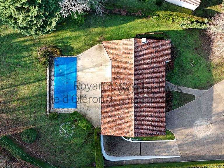 Maison Breuillet - 4 chambres - 225m²