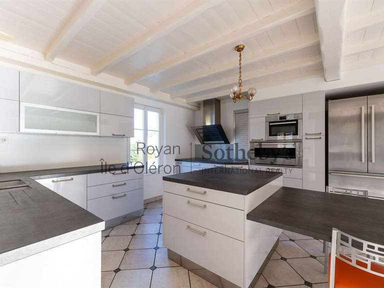 Maison Breuillet - 4 chambres - 225m²