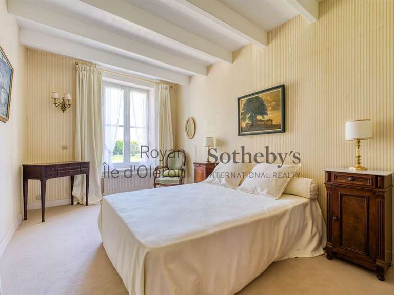 Maison Breuillet - 7 chambres - 260m²