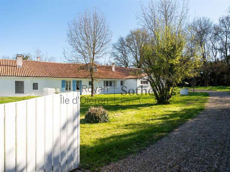 Maison Breuillet - 7 chambres - 260m²