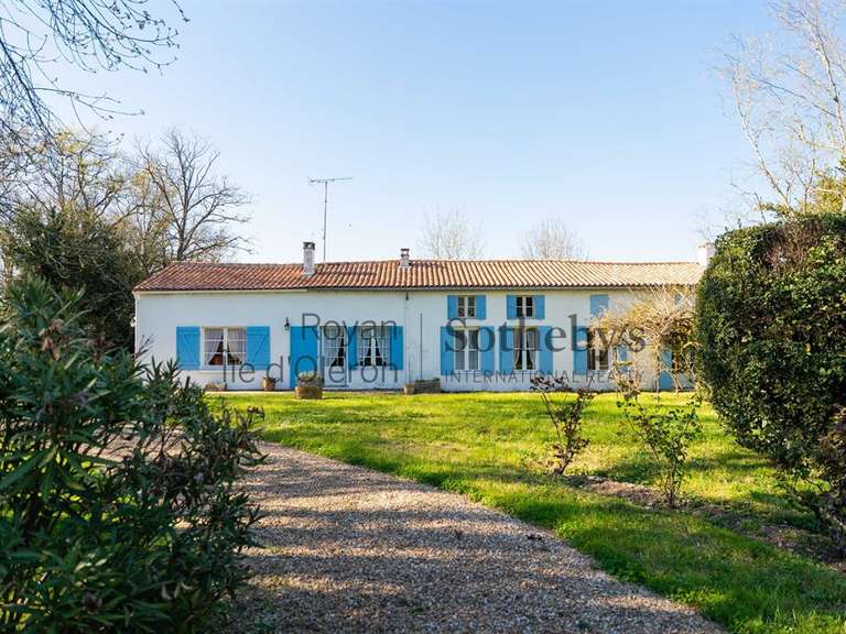 Maison Breuillet - 7 chambres - 260m²