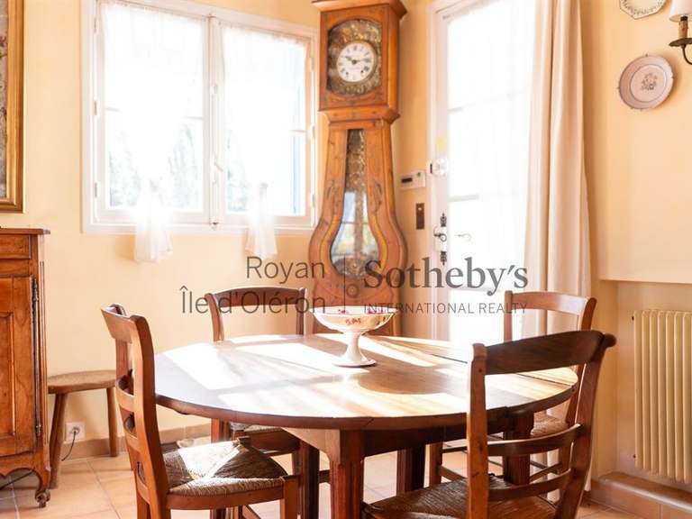 House Breuillet - 7 bedrooms - 260m²