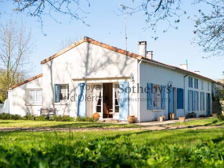 House Breuillet - 7 bedrooms - 260m²
