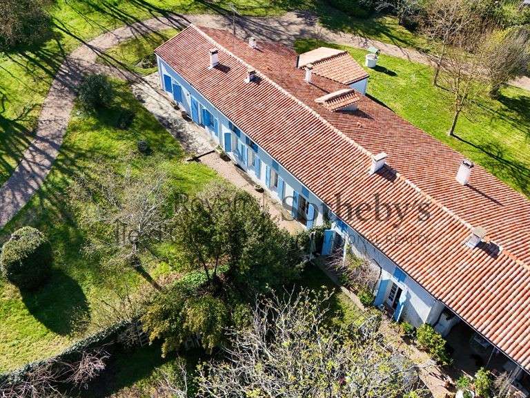 Maison Breuillet - 7 chambres - 260m²