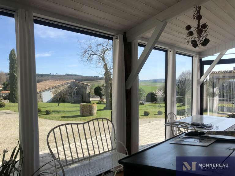 Maison Brie-sous-Barbezieux - 3 chambres - 208m²