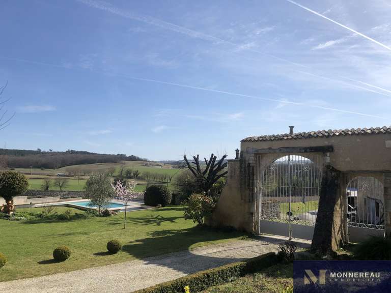 Maison Brie-sous-Barbezieux - 3 chambres - 208m²