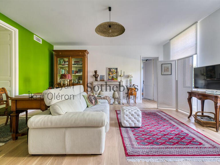 Maison Brie-sous-Mortagne - 6 chambres - 530m²