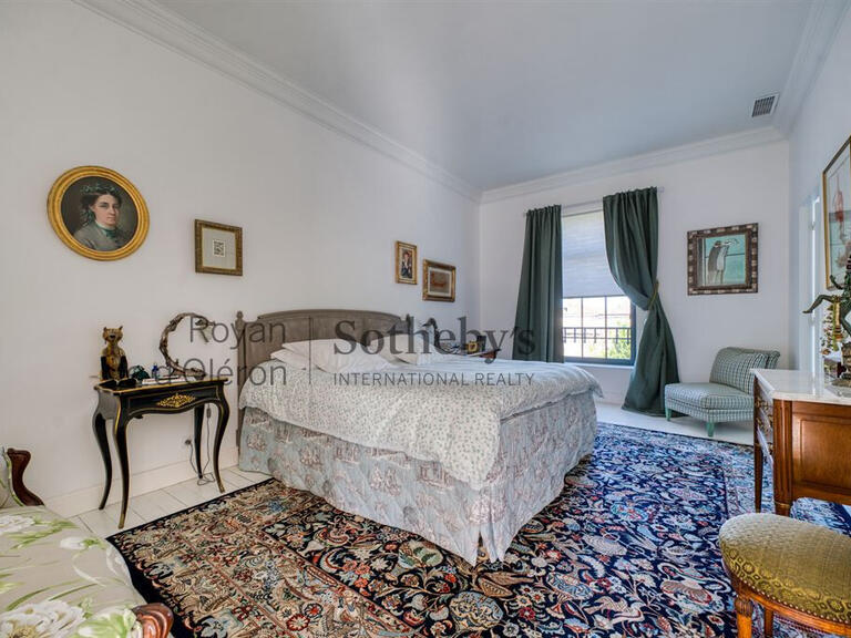 Maison Brie-sous-Mortagne - 6 chambres - 530m²