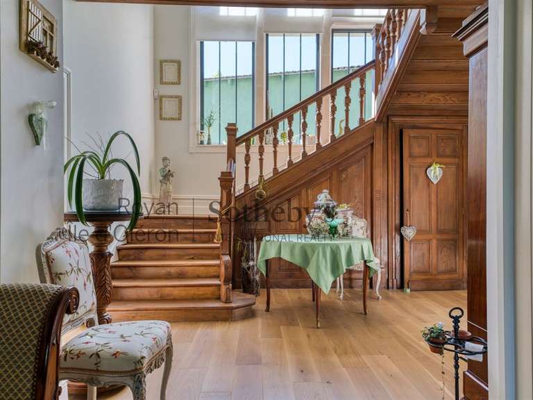 Maison Brie-sous-Mortagne - 6 chambres - 530m²