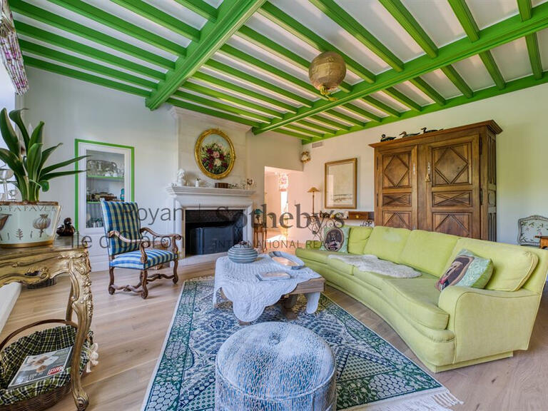 Maison Brie-sous-Mortagne - 6 chambres - 530m²