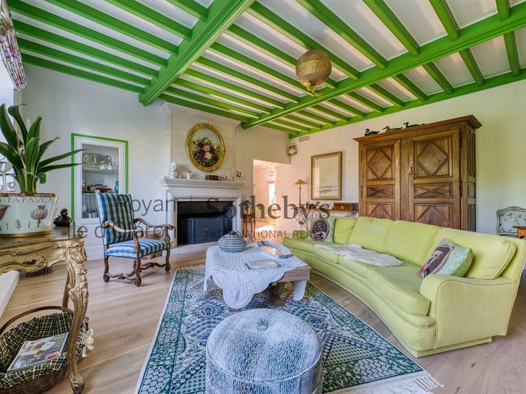 Maison Brie-sous-Mortagne - 6 chambres - 530m²