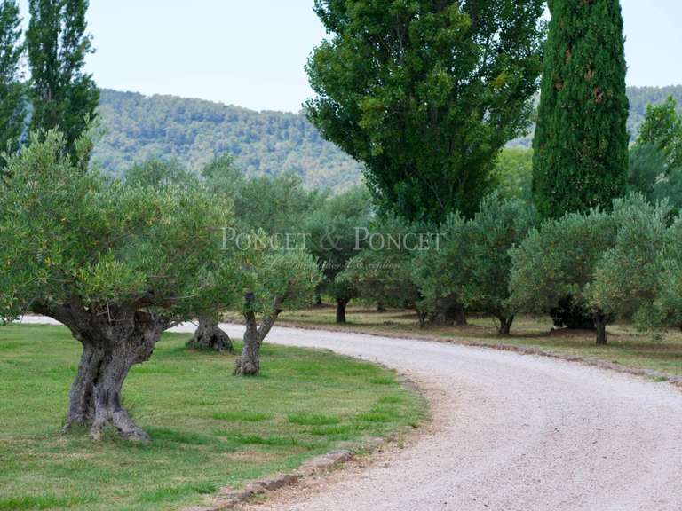 Propriété Brignoles - 12 chambres - 1080m²