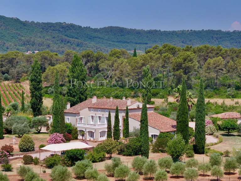 Propriété Brignoles - 12 chambres - 1080m²