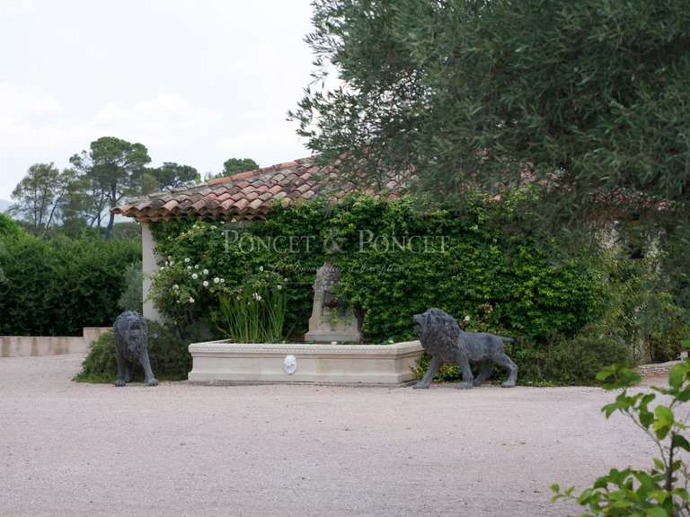 Propriété Brignoles - 12 chambres - 1080m²