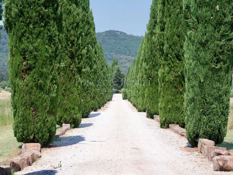 Propriété Brignoles - 12 chambres - 1080m²