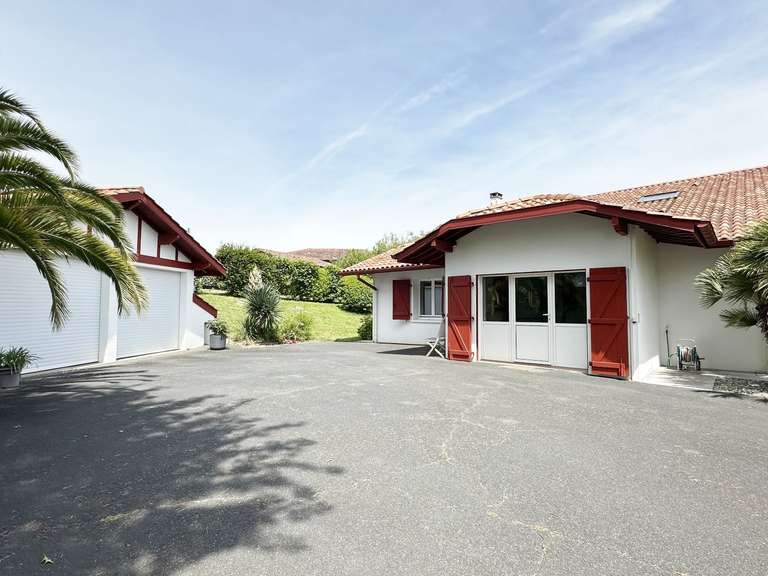 Maison Briscous - 4 chambres - 188m²