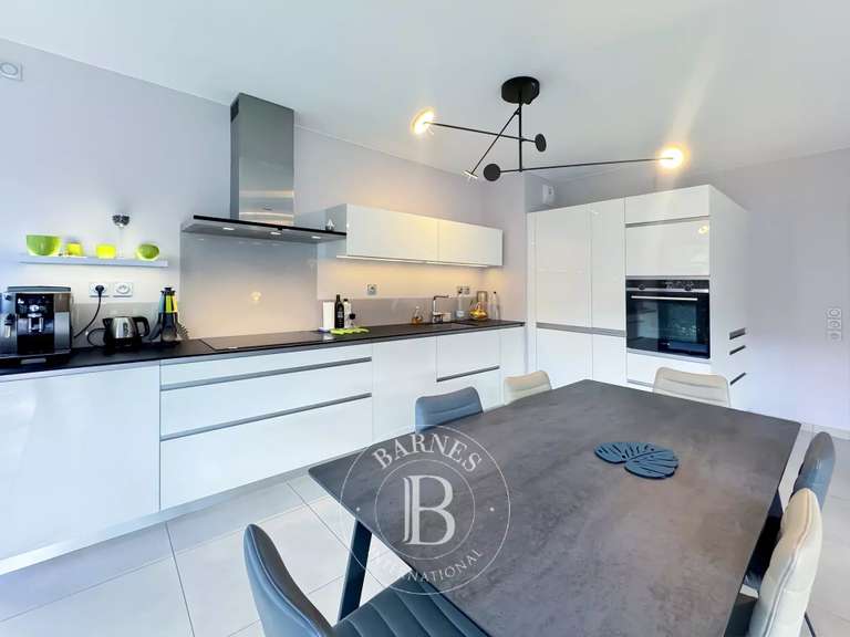 Appartement Brison-Saint-Innocent - 3 chambres - 94m²